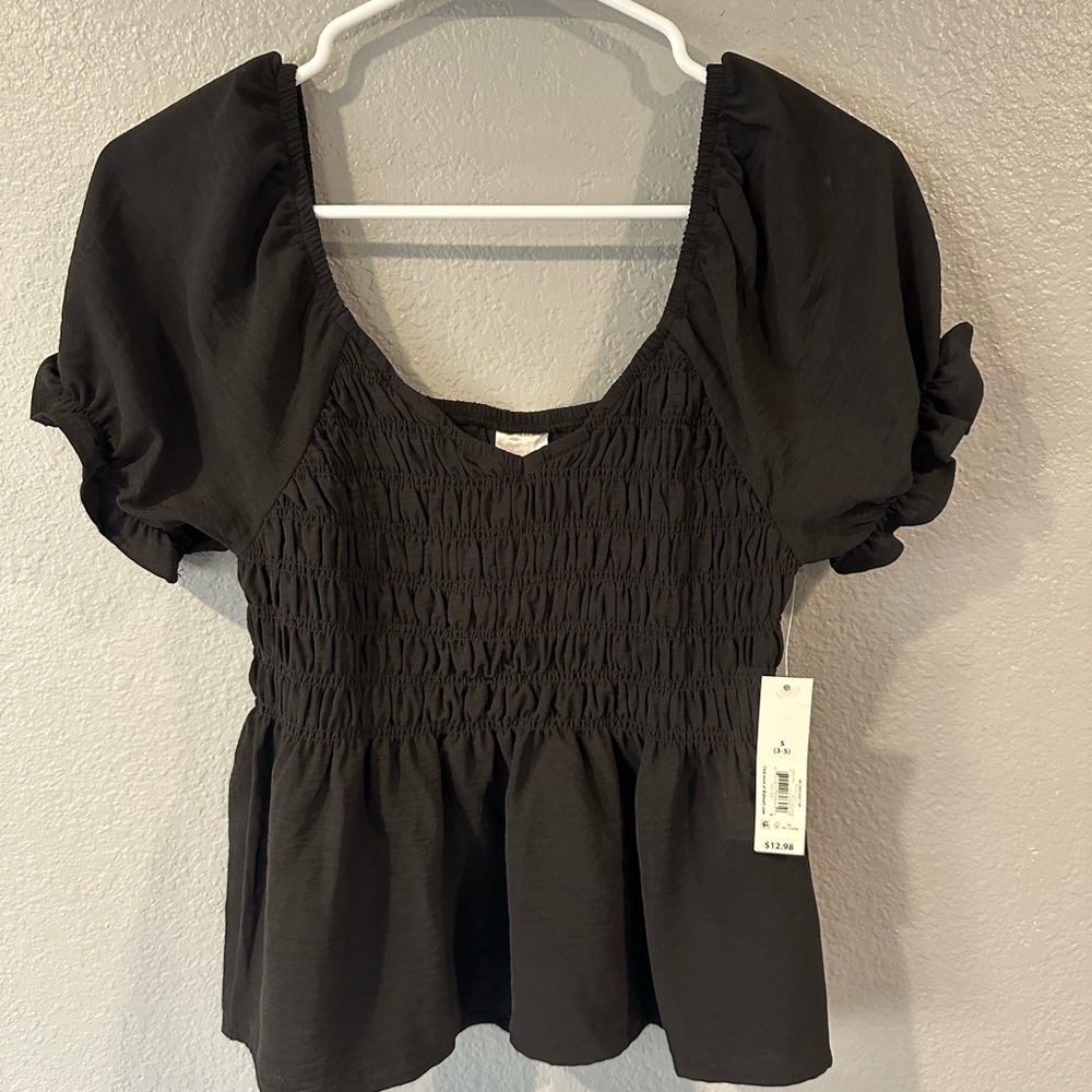 No boundaries juniors smocked top short sleeve black NWT size 3-5